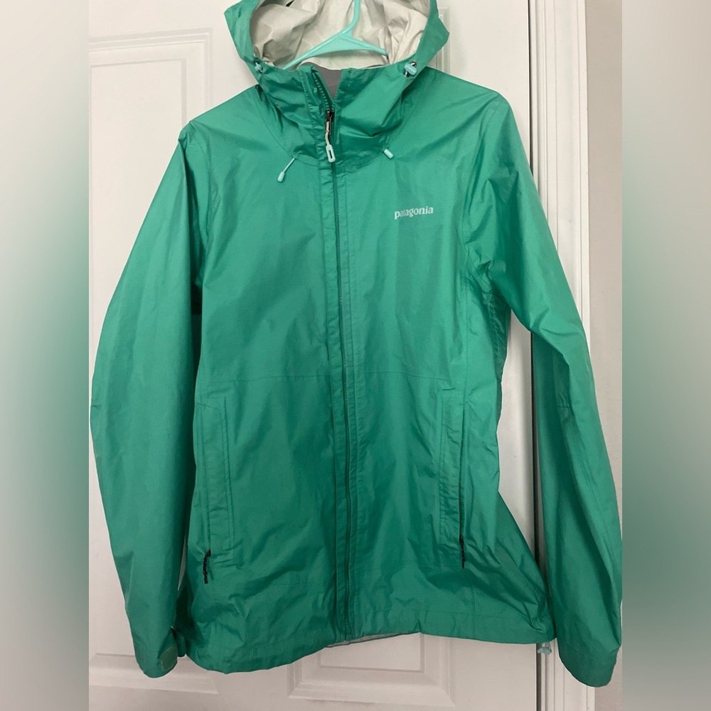 Women’s Patagonia rain jacket - large